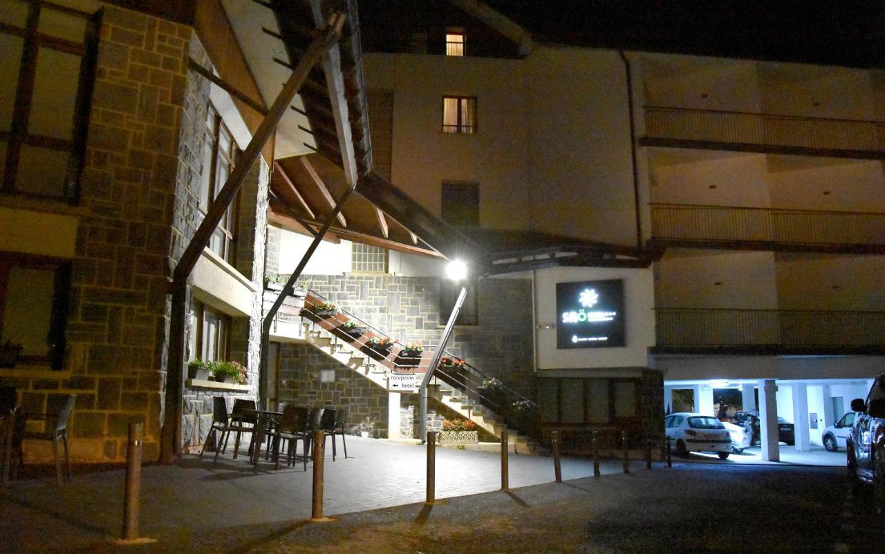 Hotel Y Apartamentos Snoe Isaba Extérieur photo